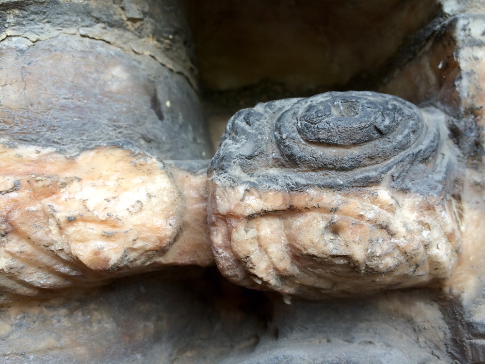 Using lasers to clean alabaster